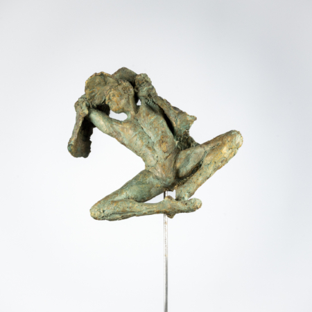Chat sculpture en terre cuite patinée de Nathalie Soulet représentant un danseur en mouvement exécutant un saut de danse classique